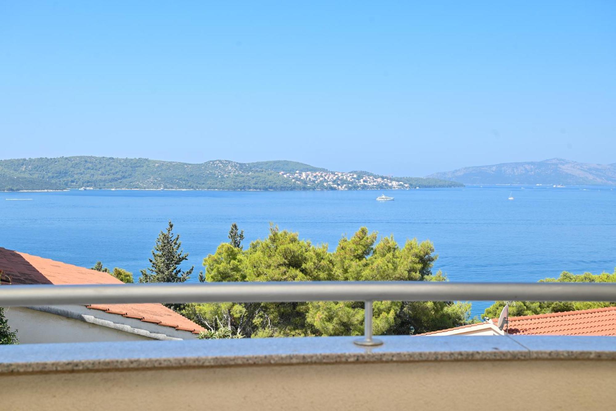Sunny Place With Sea View Трогир Экстерьер фото