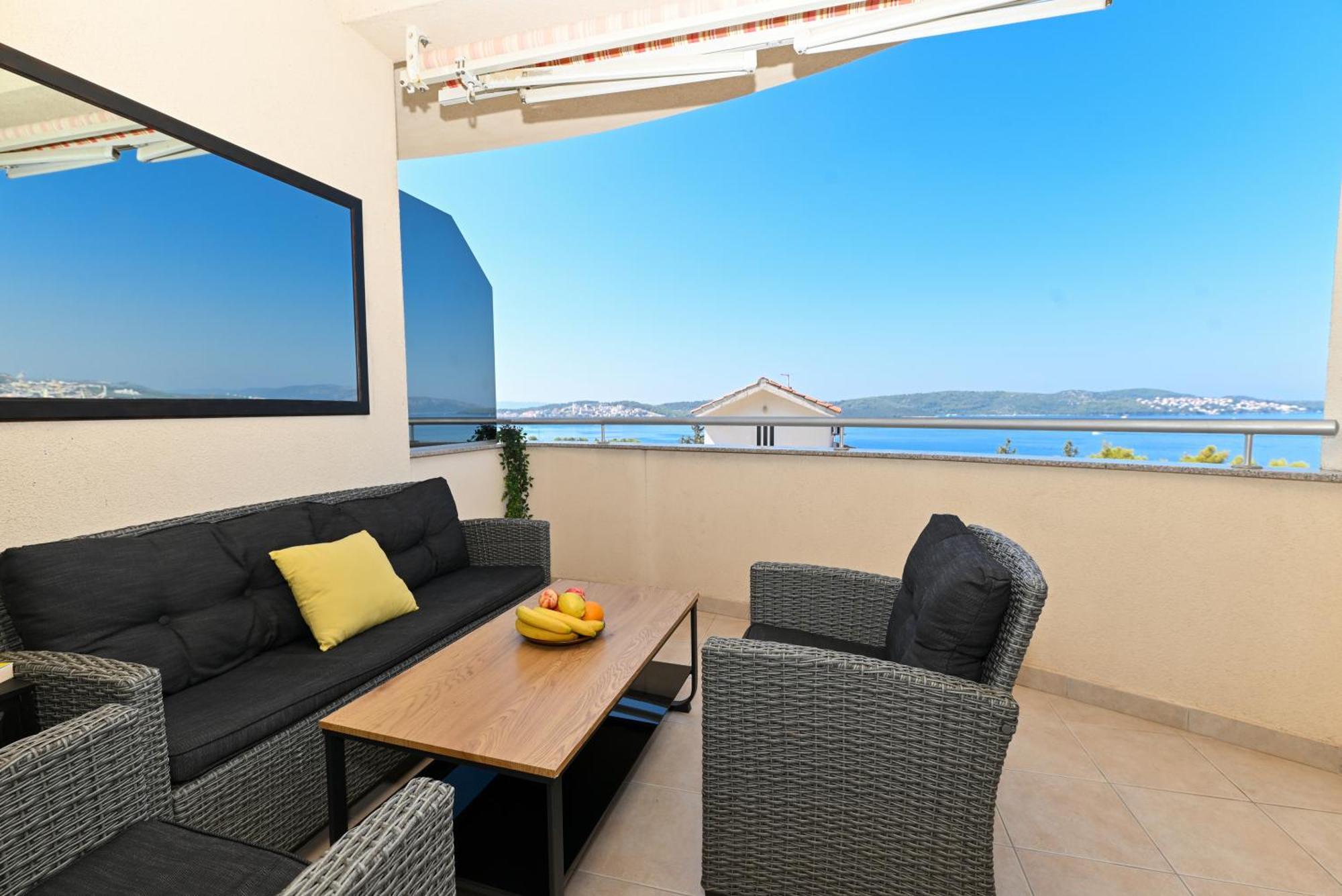 Sunny Place With Sea View Трогир Экстерьер фото