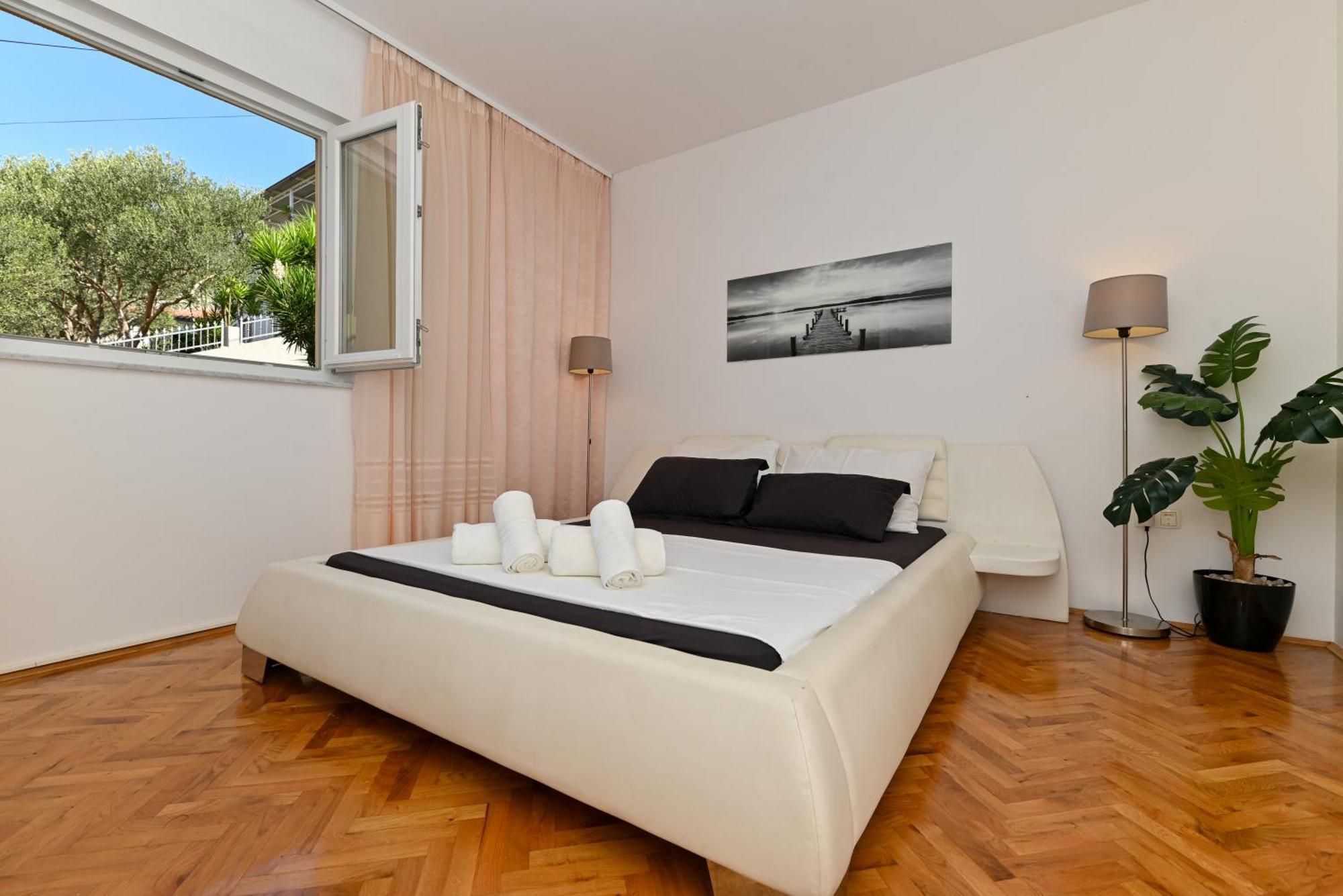 Sunny Place With Sea View Трогир Экстерьер фото
